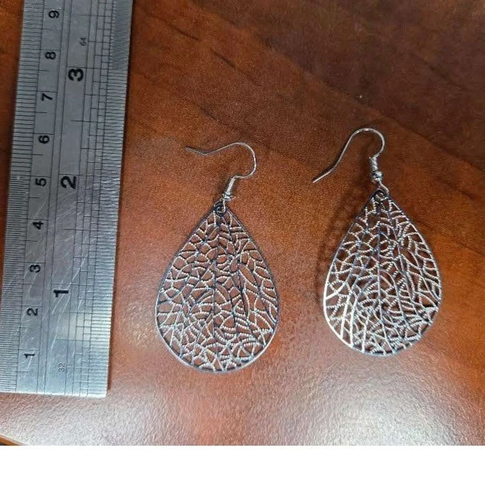 Silver Tone Filigree Leaf Teardrop Dangle Earrings Boho Fishhook Drop Jewelry